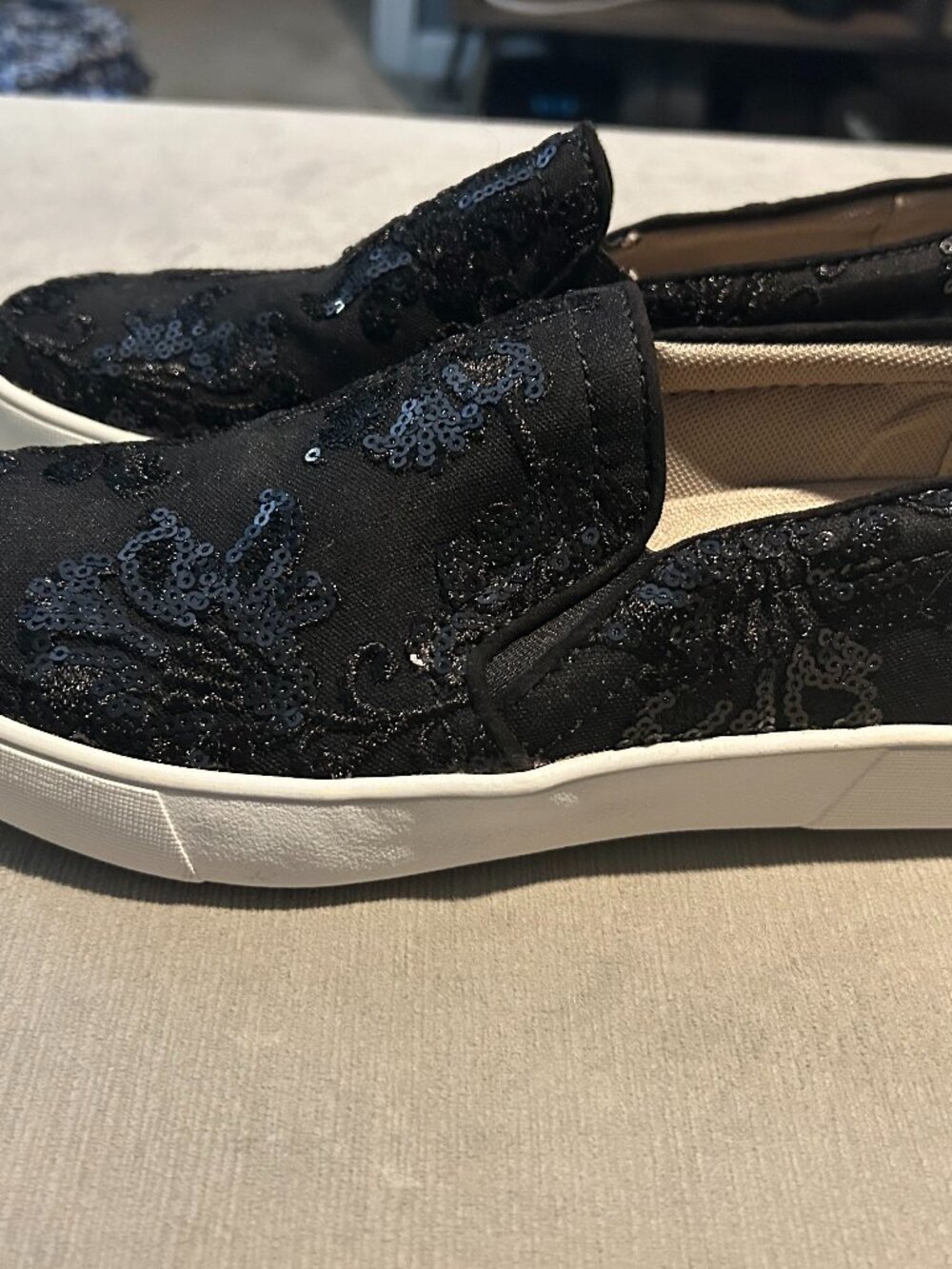 NATURALIZER Carly 3 Slip On Sneaker *Black Embroidered Lace Sequin Size 7M